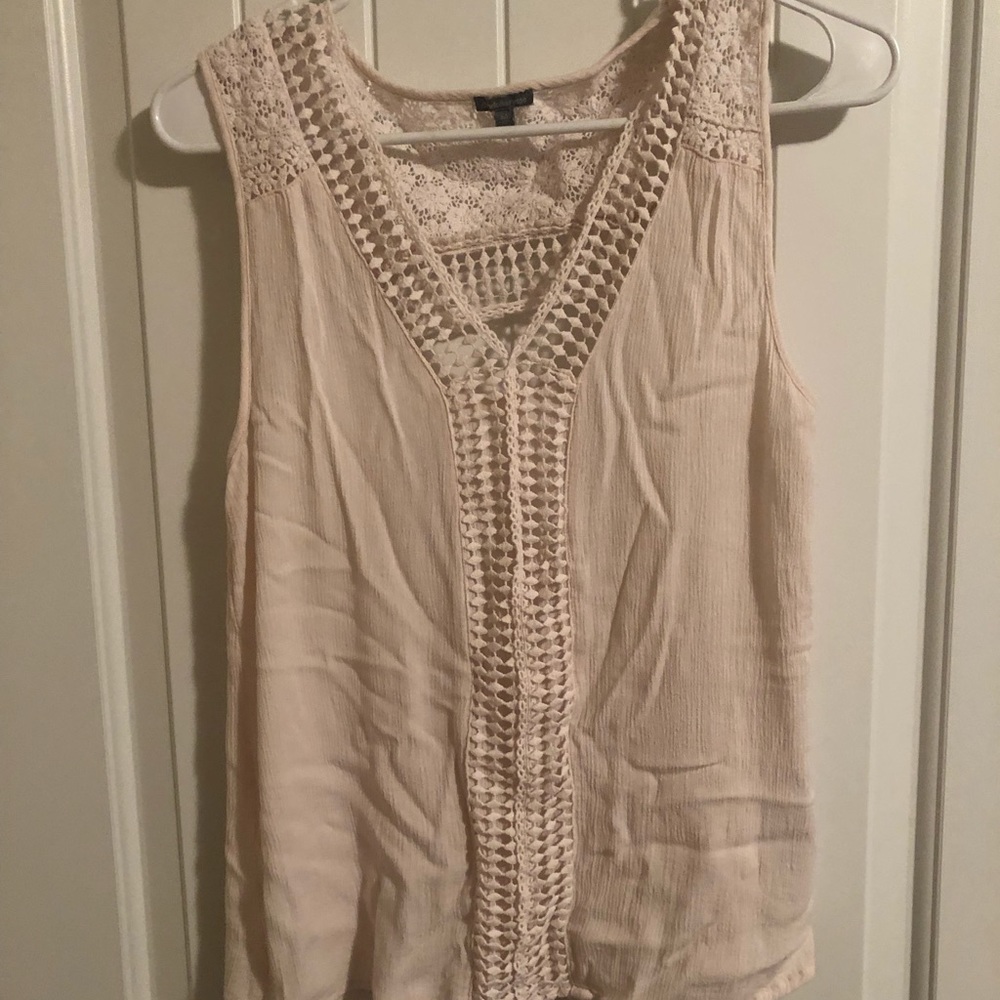 Tank top with cutout and lace detail